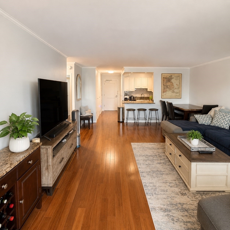 8 Whittier Pl, Boston, Massachusetts, 2 Bedrooms Bedrooms, 3 Rooms Rooms,1 BathroomBathrooms,Residential Lease,For Rent,Whittier Pl,73546065