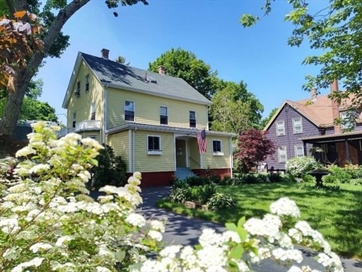 411 Broadway, Lynn, Massachusetts, 2 Bedrooms Bedrooms, 5 Rooms Rooms,1 BathroomBathrooms,Residential Lease,For Rent,Broadway,73546066