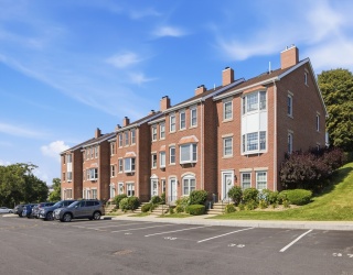 49 Breakwater Dr, Chelsea, Massachusetts, 3 Bedrooms Bedrooms, 6 Rooms Rooms,2.5 BathroomsBathrooms,Residential,For Sale,Breakwater Dr,73546042