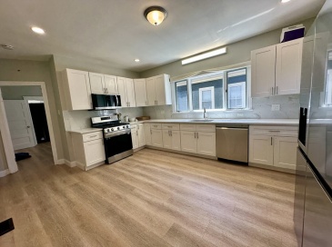 18 Bromfield, Somerville, Massachusetts, 5 Bedrooms Bedrooms, 10 Rooms Rooms,2 BathroomsBathrooms,Residential Lease,For Rent,Bromfield,73532970