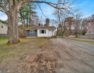 11 Bartlett St, Salisbury, Massachusetts, 3 Bedrooms Bedrooms, 5 Rooms Rooms,1 BathroomBathrooms,Residential,For Sale,Bartlett St,73503231