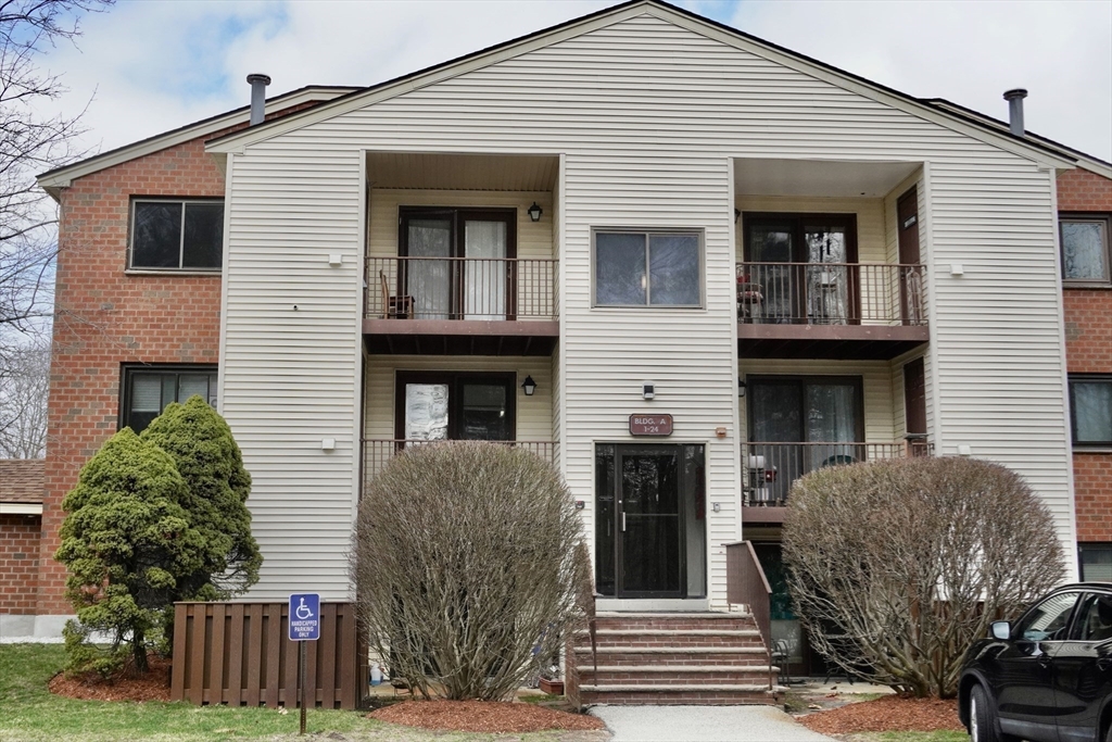 189 Littleton Rd, Chelmsford, Massachusetts, 2 Bedrooms Bedrooms, 4 Rooms Rooms,1 BathroomBathrooms,Residential,For Sale,Littleton Rd,73498018