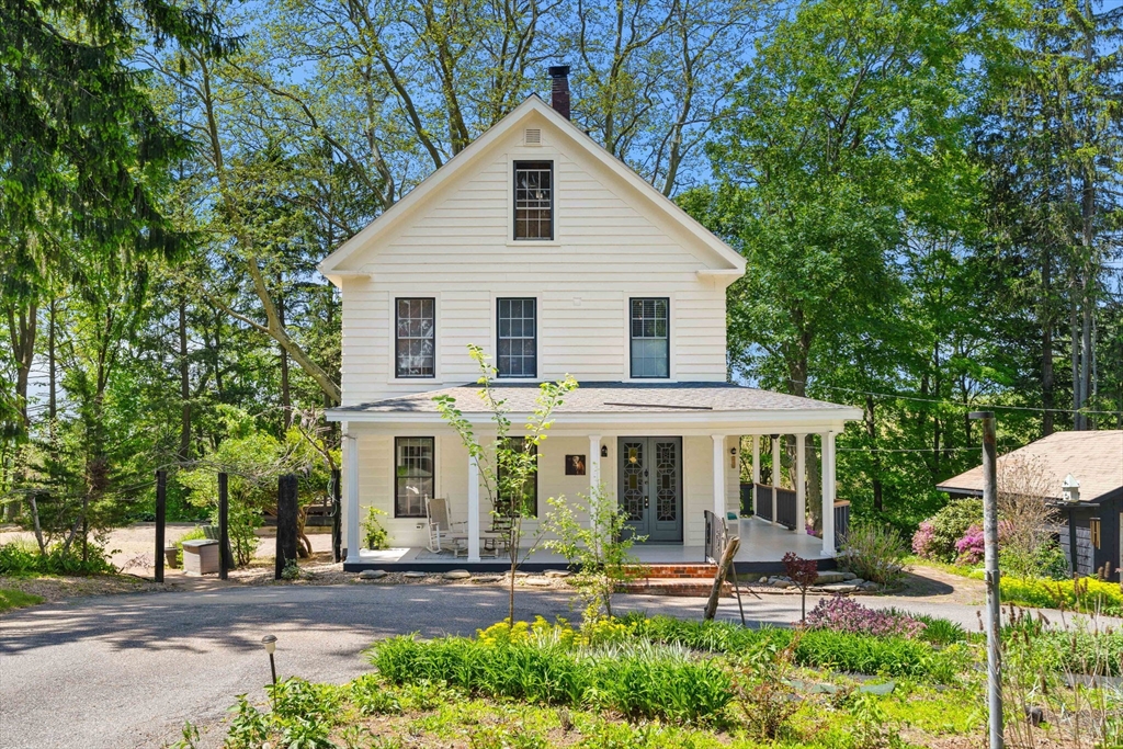 97 King Street, Groveland, Massachusetts, 3 Bedrooms Bedrooms, 8 Rooms Rooms,2.5 BathroomsBathrooms,Residential,For Sale,King Street,73527423