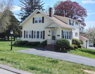 32-34 Elm St, Shrewsbury, Massachusetts, 5 Bedrooms Bedrooms, 11 Rooms Rooms,2 BathroomsBathrooms,Residential Income,For Sale,Elm St,73514732