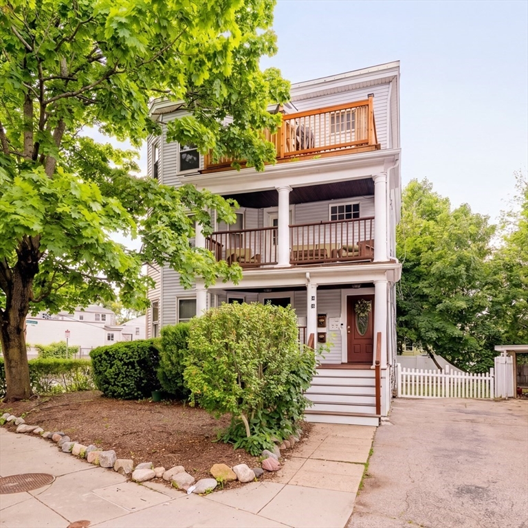 304-306 Cummins Highway, Boston, Massachusetts, 2 Bedrooms Bedrooms, 5 Rooms Rooms,1 BathroomBathrooms,Residential,For Sale,Cummins Highway,73528445