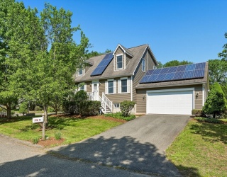 5 Poets Corner Rd, Amherst, Massachusetts, 4 Bedrooms Bedrooms, 7 Rooms Rooms,2.5 BathroomsBathrooms,Residential,For Sale,Poets Corner Rd,73521466