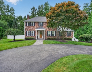10 Lillian Drive, North Reading, Massachusetts, 4 Bedrooms Bedrooms, 10 Rooms Rooms,2.5 BathroomsBathrooms,Residential,For Sale,Lillian Drive,73545944