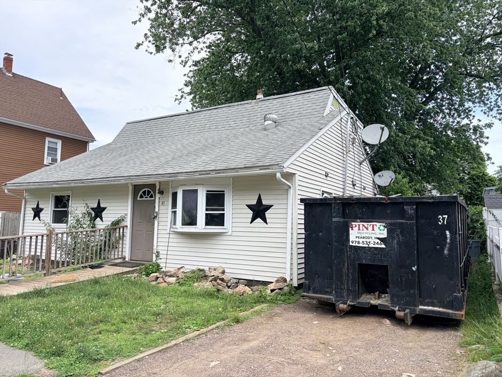 43 Birch St, Saugus, Massachusetts, 3 Bedrooms Bedrooms, 6 Rooms Rooms,1 BathroomBathrooms,Residential,For Sale,Birch St,73546174