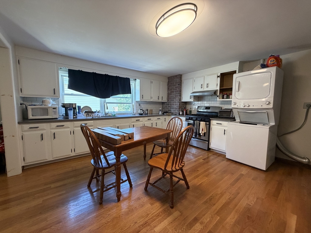 57 Newbury St., Somerville, Massachusetts, 3 Bedrooms Bedrooms, 5 Rooms Rooms,1 BathroomBathrooms,Residential Lease,For Rent,Newbury St.,73546177