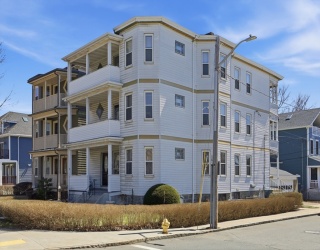 320 Fellsway West, Medford, Massachusetts, 9 Bedrooms Bedrooms, 18 Rooms Rooms,3 BathroomsBathrooms,Residential Income,For Sale,Fellsway West,73546178