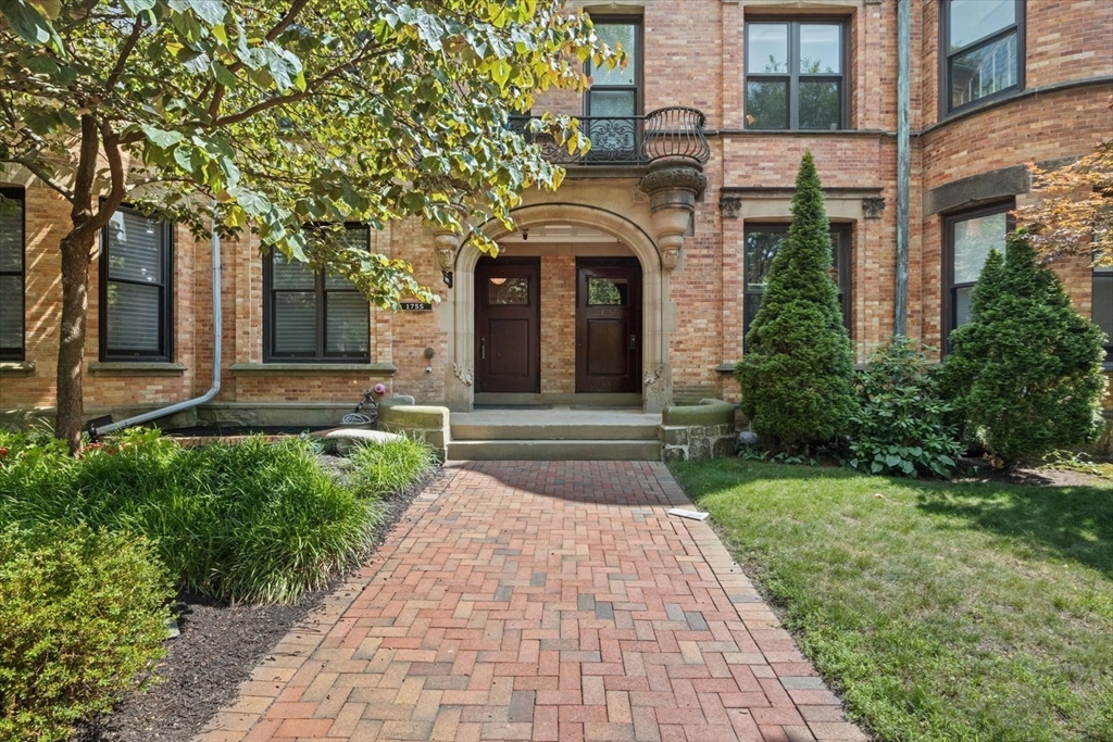 1757 Beacon, Brookline, Massachusetts, 3 Bedrooms Bedrooms, 5 Rooms Rooms,2.5 BathroomsBathrooms,Residential Lease,For Rent,Beacon,73546184