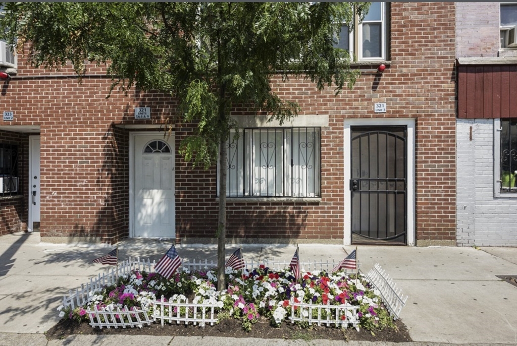 321 Meridian St., Boston, Massachusetts, 1 Bedroom Bedrooms, 4 Rooms Rooms,1 BathroomBathrooms,Residential Lease,For Rent,Meridian St.,73546198