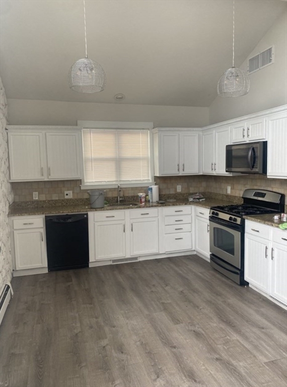 82 Gage Avenue, Revere, Massachusetts, 2 Bedrooms Bedrooms, 5 Rooms Rooms,1 BathroomBathrooms,Residential Lease,For Rent,Gage Avenue,73546109