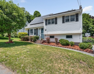 6 Surrey Rd, Woburn, Massachusetts, 4 Bedrooms Bedrooms, 7 Rooms Rooms,2 BathroomsBathrooms,Residential,For Sale,Surrey Rd,73546196