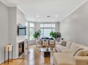 295 Salem St, Woburn, Massachusetts, 2 Bedrooms Bedrooms, 5 Rooms Rooms,2 BathroomsBathrooms,Residential,For Sale,Salem St,73545901