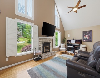 33 Brimstone Way, Ashland, Massachusetts, 2 Bedrooms Bedrooms, 6 Rooms Rooms,3 BathroomsBathrooms,Residential,For Sale,Brimstone Way,73546098