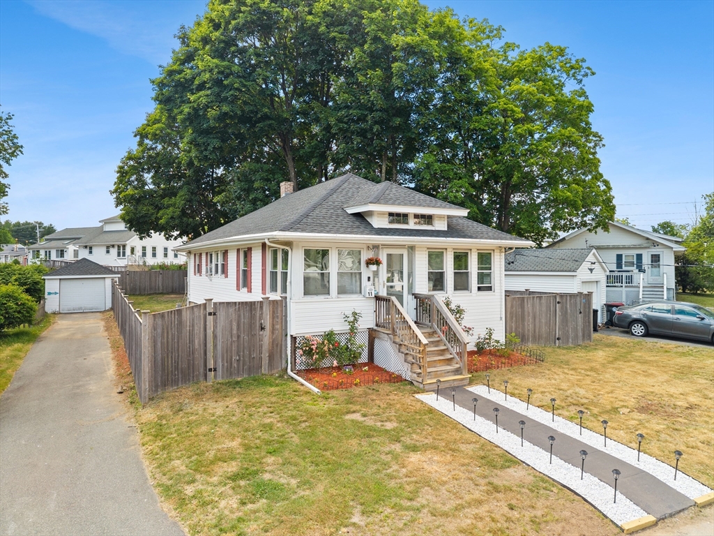11 Shields Ave, Brockton, Massachusetts, 2 Bedrooms Bedrooms, 9 Rooms Rooms,1 BathroomBathrooms,Residential,For Sale,Shields Ave,73546009