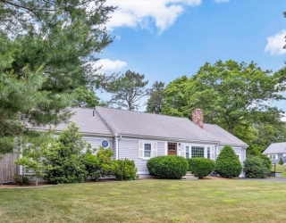 16 Pine View Dr, Barnstable, Massachusetts, 3 Bedrooms Bedrooms, 7 Rooms Rooms,2 BathroomsBathrooms,Residential,For Sale,Pine View Dr,73546124