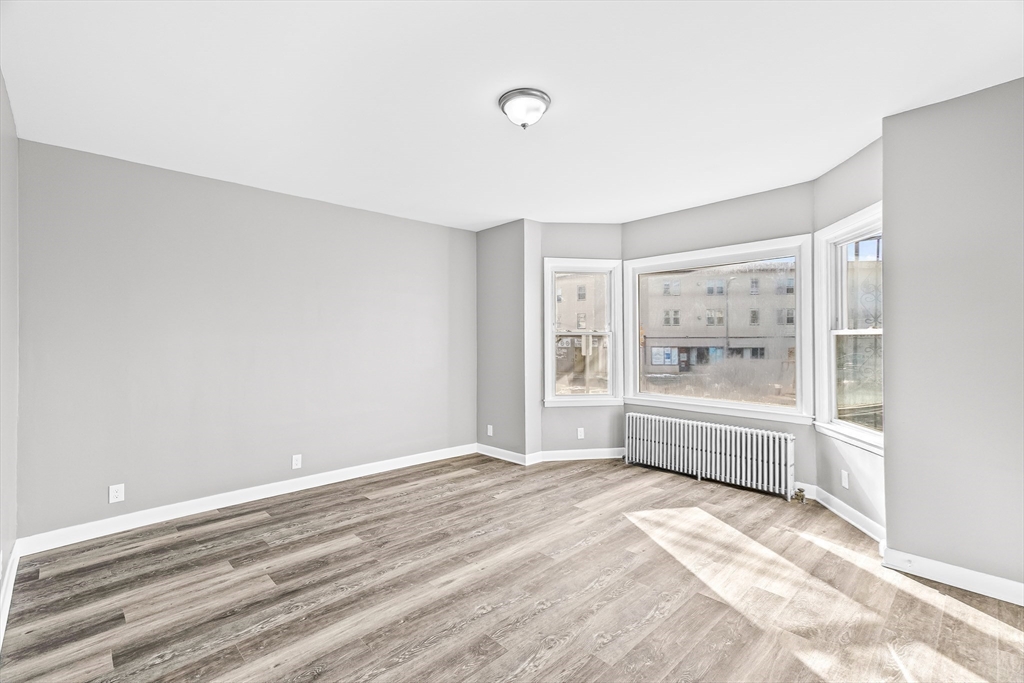 712 Eastern Ave, Fall River, Massachusetts, 2 Bedrooms Bedrooms, 4 Rooms Rooms,1 BathroomBathrooms,Residential Lease,For Rent,Eastern Ave,73515017