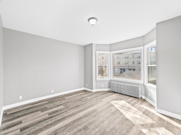 712 Eastern Ave, Fall River, Massachusetts, 2 Bedrooms Bedrooms, 4 Rooms Rooms,1 BathroomBathrooms,Residential Lease,For Rent,Eastern Ave,73515017