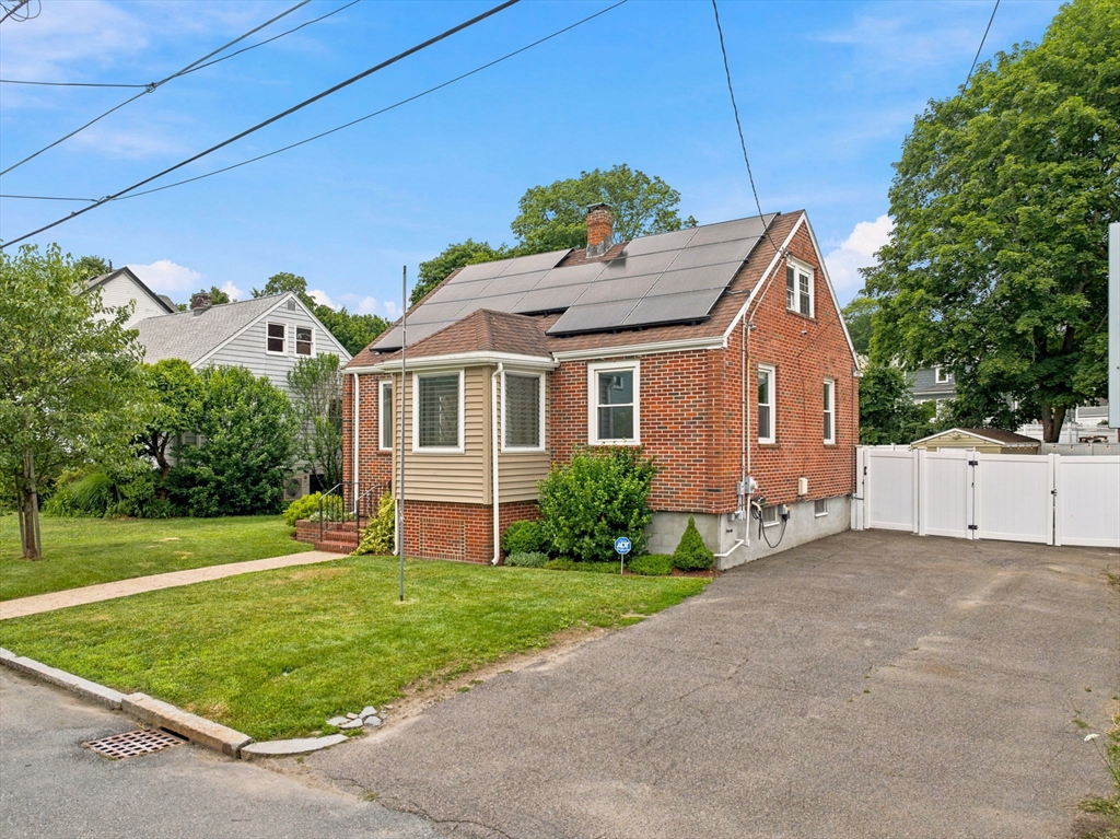 32 North Mountain, Melrose, Massachusetts, 3 Bedrooms Bedrooms, 7 Rooms Rooms,2 BathroomsBathrooms,Residential,For Sale,North Mountain,73546244