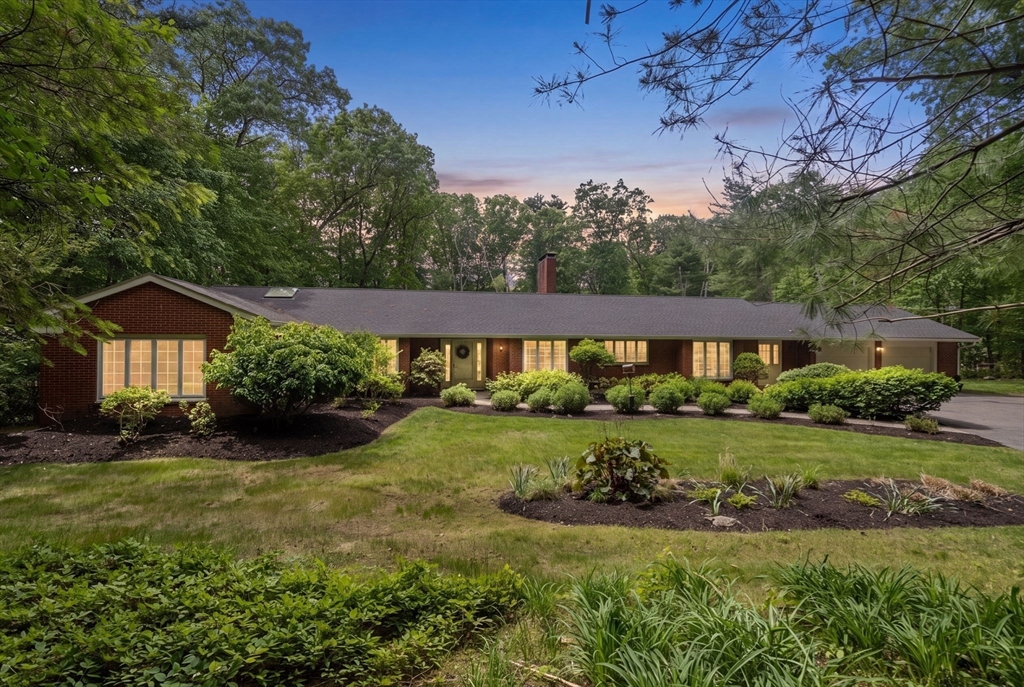 62 Mill St, Sherborn, Massachusetts, 4 Bedrooms Bedrooms, 9 Rooms Rooms,3 BathroomsBathrooms,Residential Lease,For Rent,Mill St,73546246