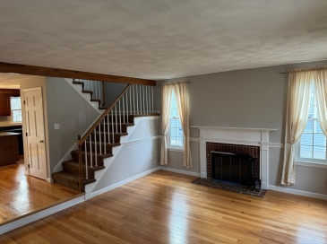887 Wellman Ave, Chelmsford, Massachusetts, 2 Bedrooms Bedrooms, 7 Rooms Rooms,1.5 BathroomsBathrooms,Residential Lease,For Rent,Wellman Ave,73545852