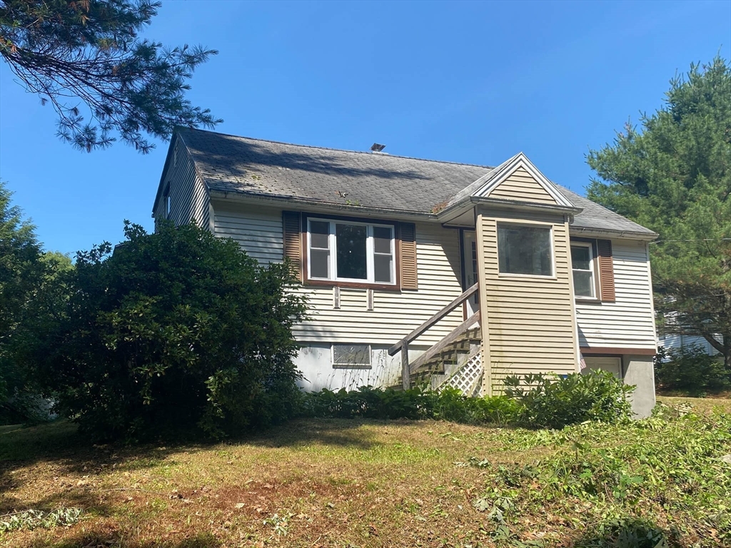 6 Oak Dr, Oxford, Massachusetts, 3 Bedrooms Bedrooms, 6 Rooms Rooms,1 BathroomBathrooms,Residential,For Sale,Oak Dr,73545996