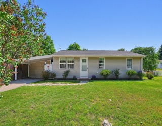4 Ewald Ave, Plainville, Massachusetts, 2 Bedrooms Bedrooms, 5 Rooms Rooms,1 BathroomBathrooms,Residential,For Sale,Ewald Ave,73546320