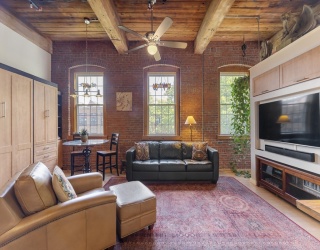 1511 Main St, Worcester, Massachusetts, 1 Bedroom Bedrooms, 3 Rooms Rooms,1 BathroomBathrooms,Residential,For Sale,Main St,73546359