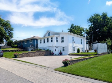 18 Glenwood St, North Andover, Massachusetts, 2 Bedrooms Bedrooms, 5 Rooms Rooms,2 BathroomsBathrooms,Residential,For Sale,Glenwood St,73546360