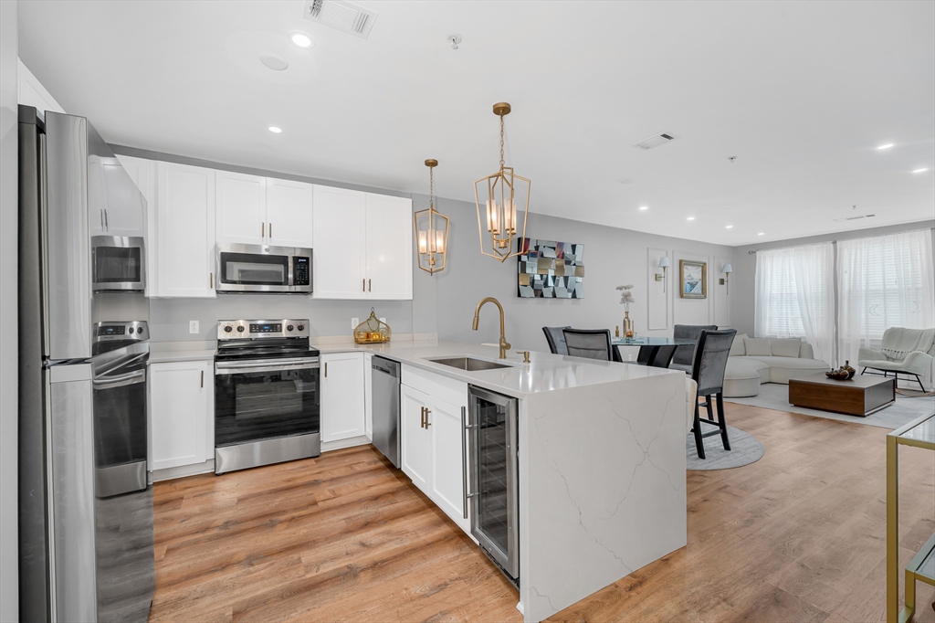 2 Harvest Dr, North Andover, Massachusetts, 2 Bedrooms Bedrooms, 6 Rooms Rooms,1.5 BathroomsBathrooms,Residential,For Sale,Harvest Dr,73546366
