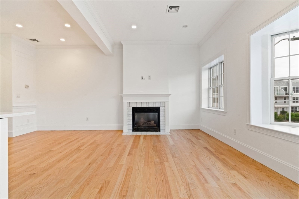 823 East Sixth Street, Boston, Massachusetts, 2 Bedrooms Bedrooms, 4 Rooms Rooms,2 BathroomsBathrooms,Residential,For Sale,East Sixth Street,73546388