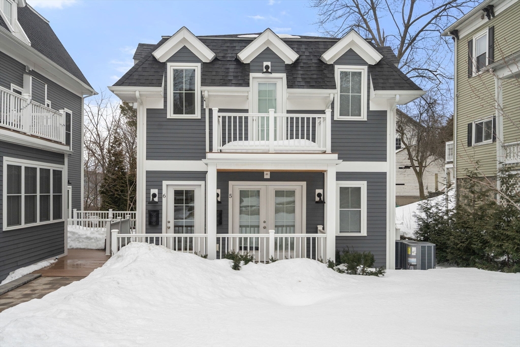 68 Chestnut St, Newton, Massachusetts, 2 Bedrooms Bedrooms, 4 Rooms Rooms,1 BathroomBathrooms,Residential Lease,For Rent,Chestnut St,73486857