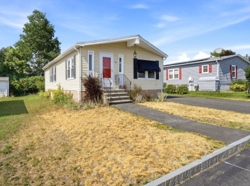 3 Queens Rd, Attleboro, Massachusetts, 2 Bedrooms Bedrooms, 5 Rooms Rooms,2 BathroomsBathrooms,Residential,For Sale,Queens Rd,73546274