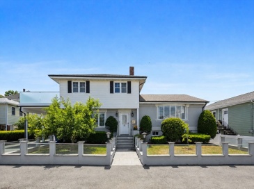 15 Sullivan St, Revere, Massachusetts, 4 Bedrooms Bedrooms, 13 Rooms Rooms,3.5 BathroomsBathrooms,Residential,For Sale,Sullivan St,73540046