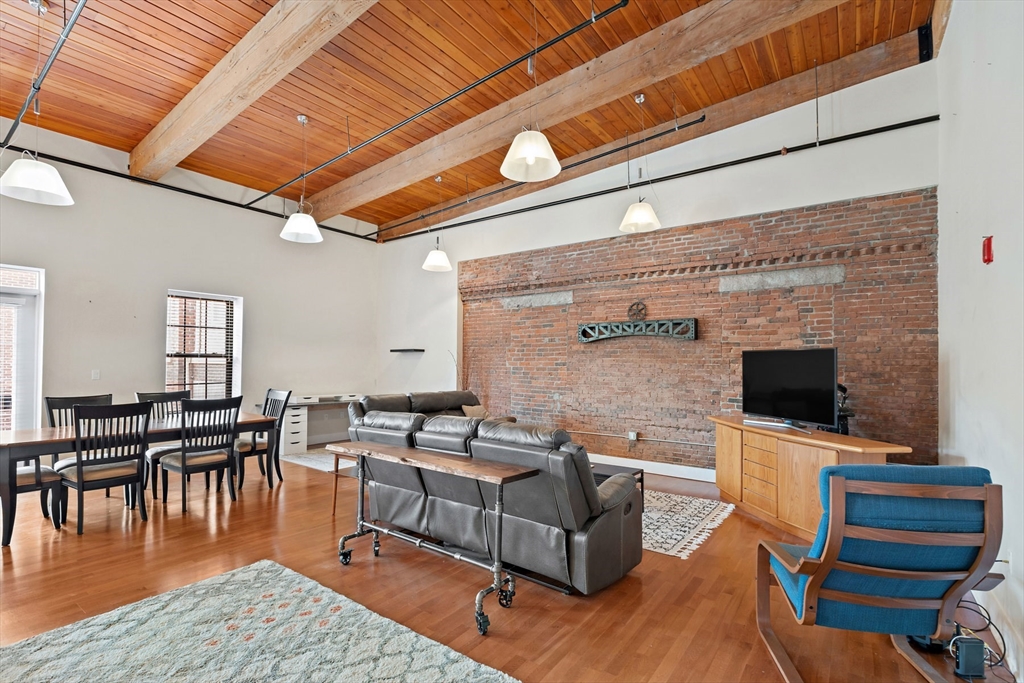 4 Powder Mill Sq, Andover, Massachusetts, 1 Bedroom Bedrooms, 3 Rooms Rooms,1.5 BathroomsBathrooms,Residential,For Sale,Powder Mill Sq,73546346