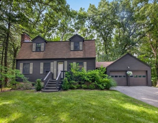 9 Spruce Rd, North Reading, Massachusetts, 3 Bedrooms Bedrooms, 9 Rooms Rooms,2 BathroomsBathrooms,Residential,For Sale,Spruce Rd,73546315