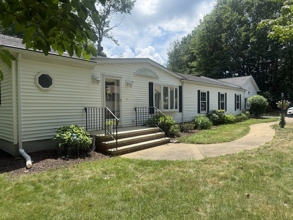 303 Blueberry Circle, Middleboro, Massachusetts, 3 Bedrooms Bedrooms, 8 Rooms Rooms,2 BathroomsBathrooms,Residential,For Sale,Blueberry Circle,73546412