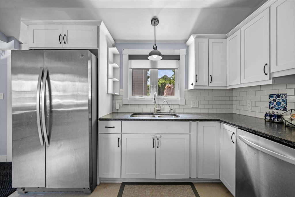 12 Boynton St, Swampscott, Massachusetts, 4 Bedrooms Bedrooms, 7 Rooms Rooms,1.5 BathroomsBathrooms,Residential,For Sale,Boynton St,73546401
