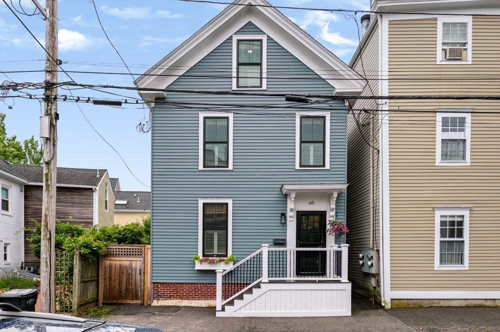 68 Milk St, Newburyport, Massachusetts, 3 Bedrooms Bedrooms, 9 Rooms Rooms,1.5 BathroomsBathrooms,Residential,For Sale,Milk St,73546430