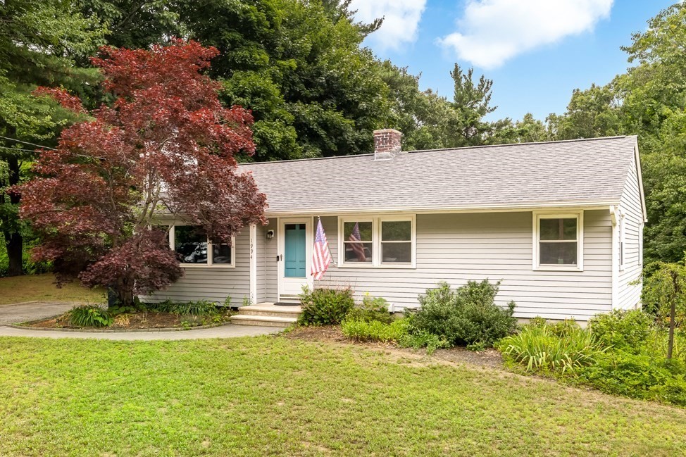 1994 Main St, Holden, Massachusetts, 3 Bedrooms Bedrooms, 7 Rooms Rooms,2 BathroomsBathrooms,Residential,For Sale,Main St,73546247