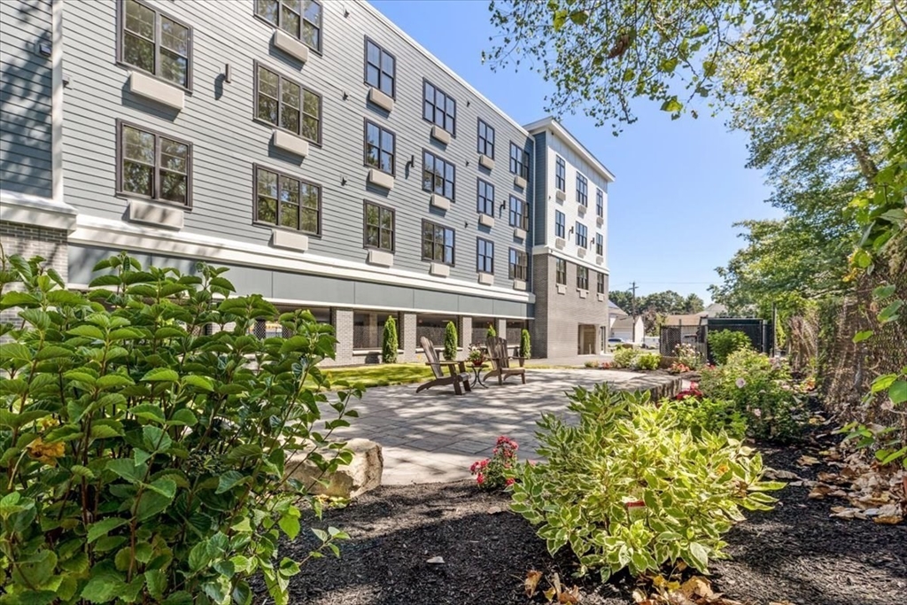 21 Totman Street, Quincy, Massachusetts, 2 Bedrooms Bedrooms, 4 Rooms Rooms,2 BathroomsBathrooms,Residential,For Sale,Totman Street,73546433