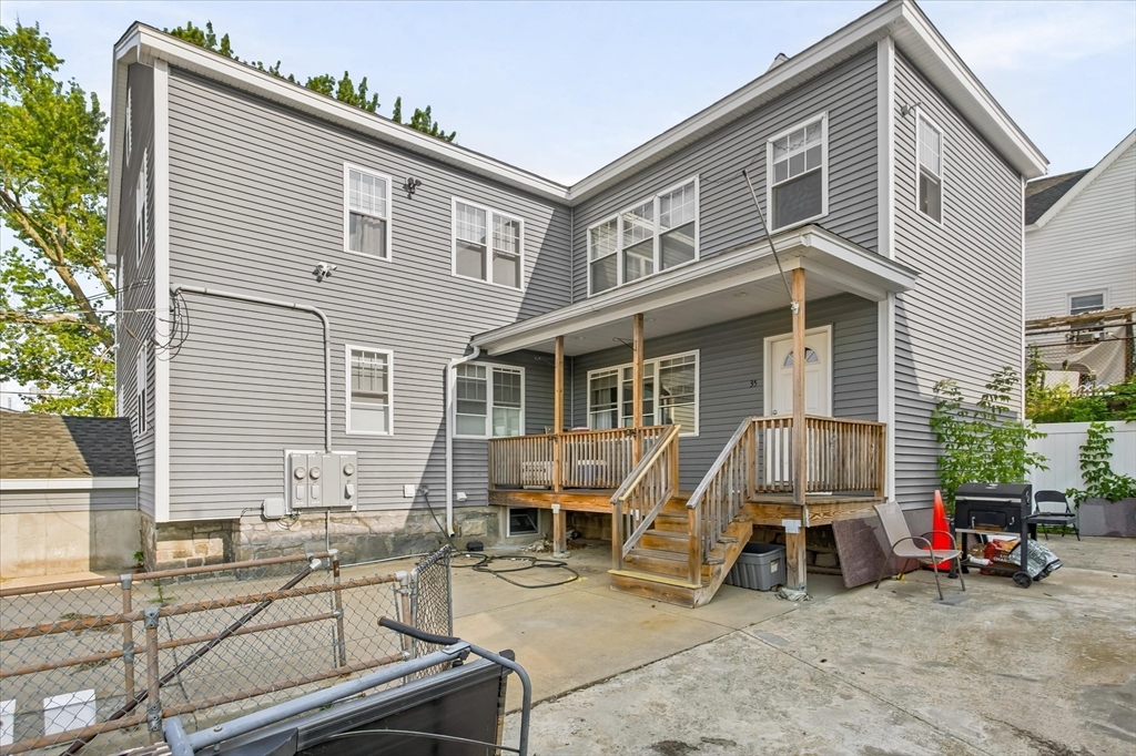 35 Shaw St, Lowell, Massachusetts, 8 Bedrooms Bedrooms, 10 Rooms Rooms,3 BathroomsBathrooms,Residential Income,For Sale,Shaw St,73546093