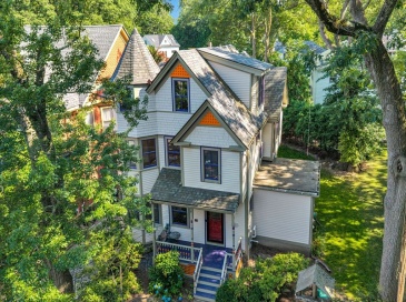 20 Albion Pl, Newton, Massachusetts, 5 Bedrooms Bedrooms, 10 Rooms Rooms,3.5 BathroomsBathrooms,Residential Lease,For Rent,Albion Pl,73546464