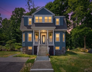 116 Essex St, Beverly, Massachusetts, 4 Bedrooms Bedrooms, 8 Rooms Rooms,1.5 BathroomsBathrooms,Residential,For Sale,Essex St,73546463