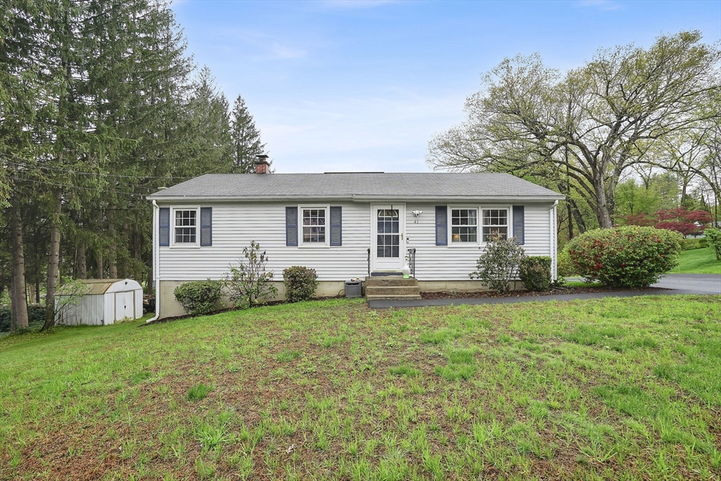 41 Pinewood Ln, Westfield, Massachusetts, 3 Bedrooms Bedrooms, 5 Rooms Rooms,1 BathroomBathrooms,Residential,For Sale,Pinewood Ln,73546465