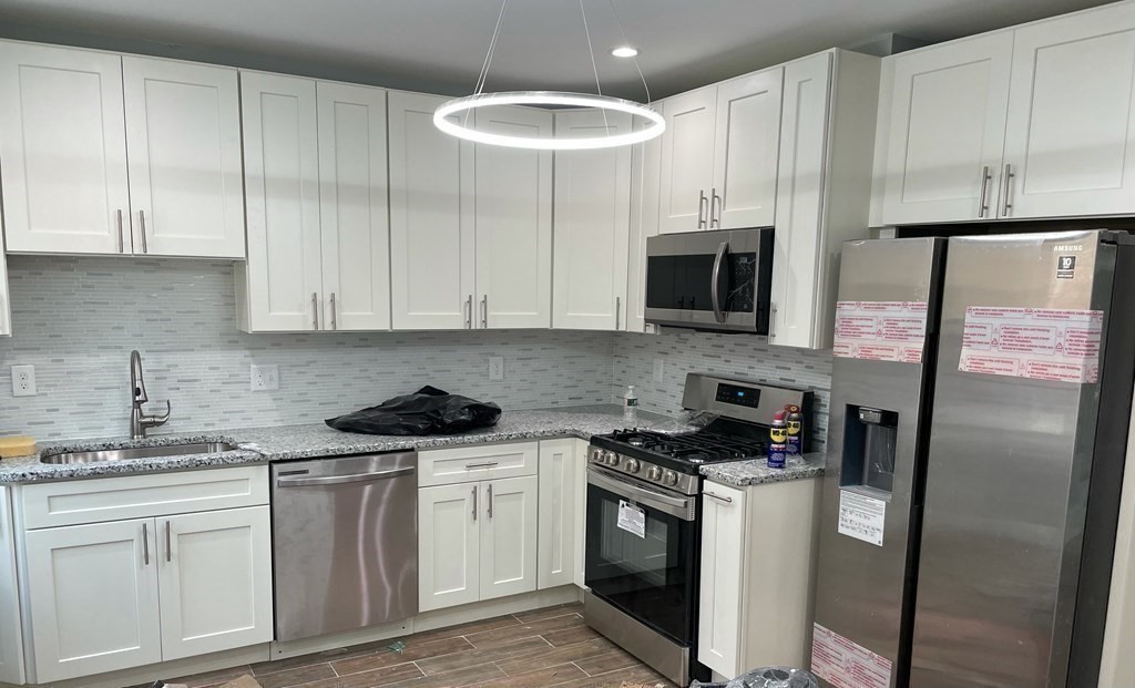 31 Brazil St, Melrose, Massachusetts, 2 Bedrooms Bedrooms, 4 Rooms Rooms,1.5 BathroomsBathrooms,Residential Lease,For Rent,Brazil St,73546469