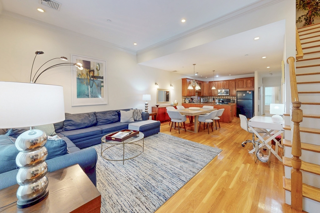 2 Harvard Square, Brookline, Massachusetts, 3 Bedrooms Bedrooms, 7 Rooms Rooms,2 BathroomsBathrooms,Residential Lease,For Rent,Harvard Square,73546493