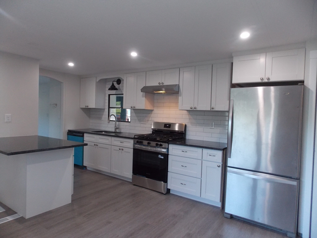 73 Victoria Lane, Marlborough, Massachusetts, 2 Bedrooms Bedrooms, 5 Rooms Rooms,1.5 BathroomsBathrooms,Residential,For Sale,Victoria Lane,73546504